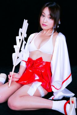 我和美艳的巨ru麻麻