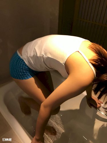 莜崎爱